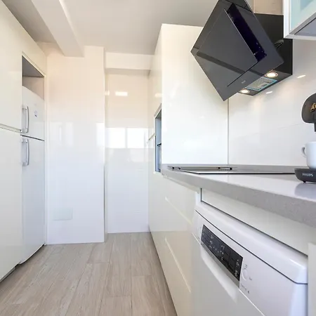 Mrapartment Centre&beach Airport&train Apartment